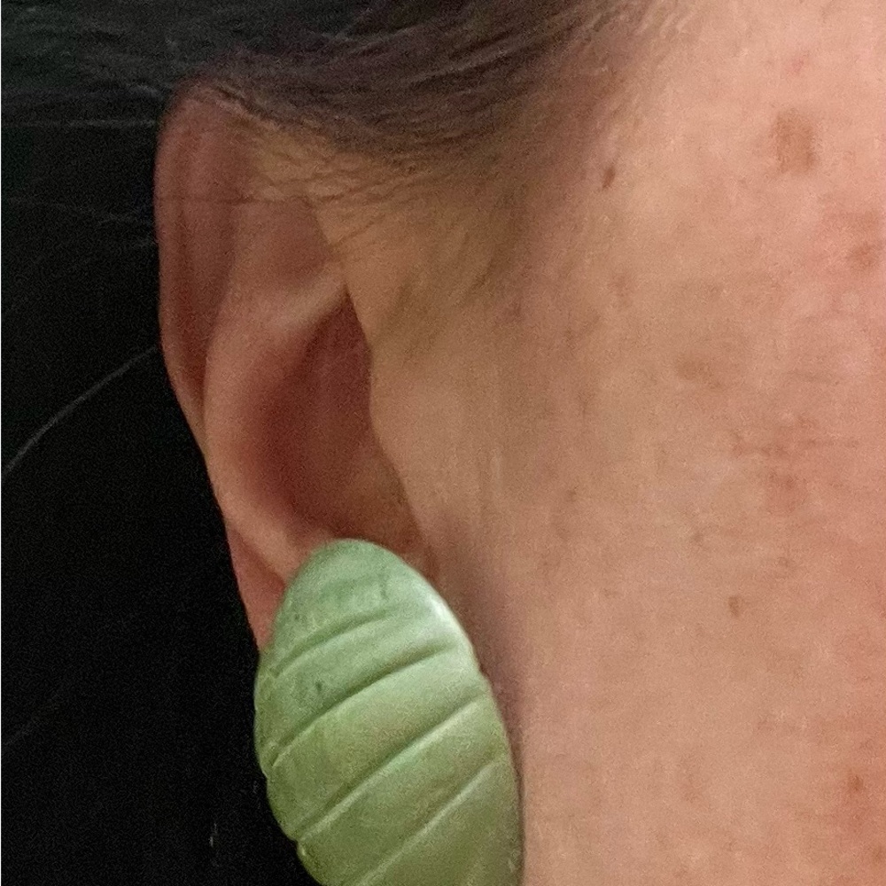 Jade Stone Ribbed Earrings - Picture 6 of 16
